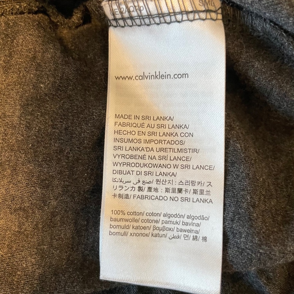 Calvin Klein gray sweater - Picture 4 of 5